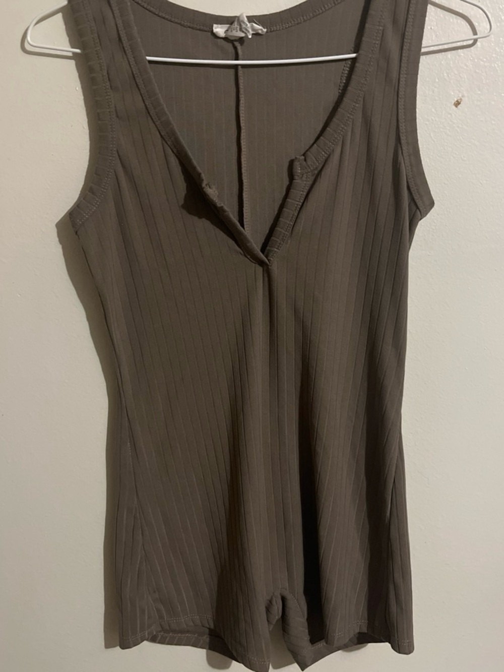 Women’s Sleeveless Ribbed V-Neck Tank Top - Brown